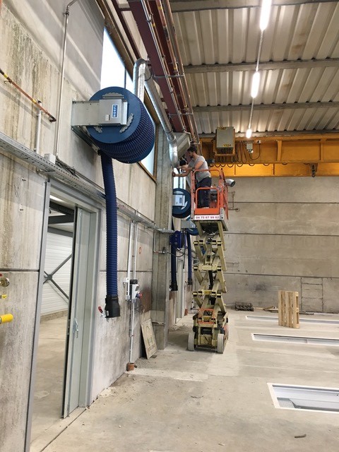 Service techniques et d'installation pour un système d'extraction des gaz d'échappement 11